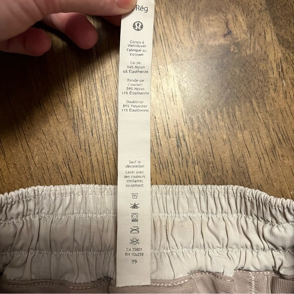 Lululemon Hotty Hot Short II 2.5” Size 6 in Dark Chrome Women’s - Picture 7 of 14